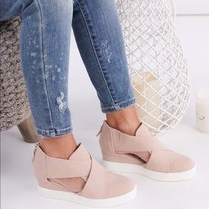 CASUAL OUTING WEDGE SNEAKERS (BLUSH)
